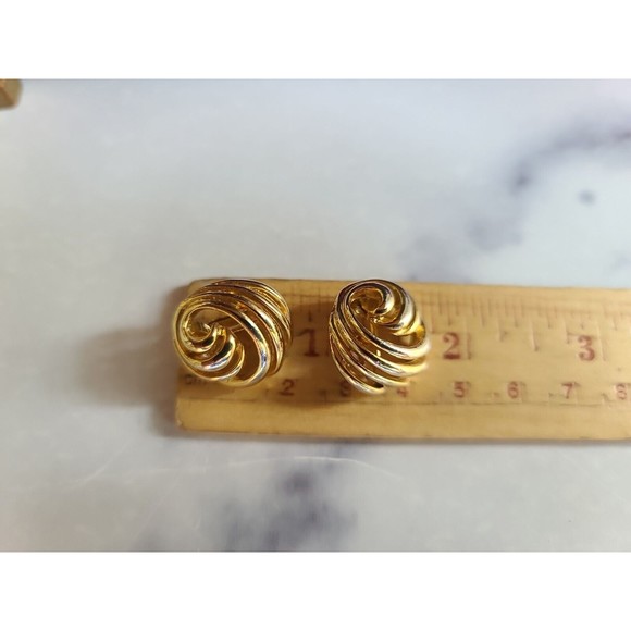 Vintage Gold Tone Swirl Clip-on Earrings - Picture 10 of 10